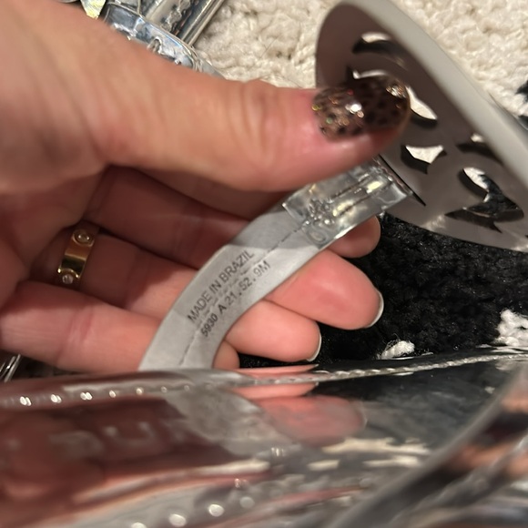 Silver patent Tory Burch flip flop - Picture 4 of 6